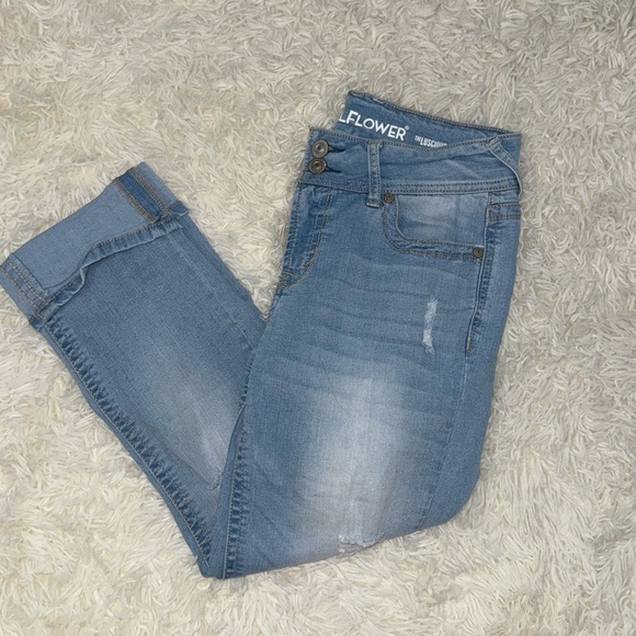 Wallflower Light Washed Denim Capris - Picture 1 of 6